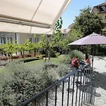 & Backpacker Lausanne